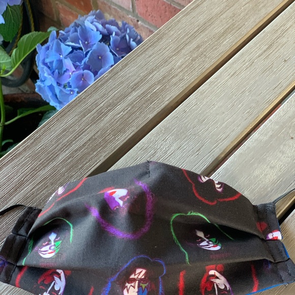 Kiss Face Mask with filter pocket & 3 free filters - Picture 2 of 9